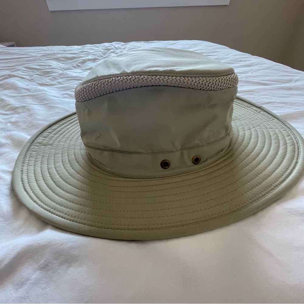 Tilley hat in like new condition 7 5/8 - no chord